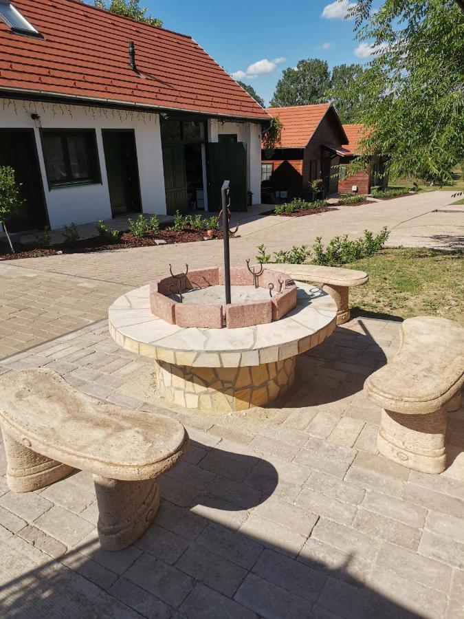 Apartamento Novák porta vendégház-Tab, Zala Exterior foto